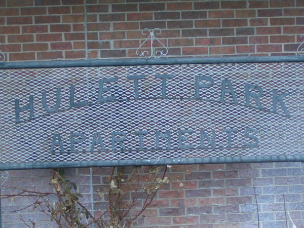 Huelett Park Apartments Sign